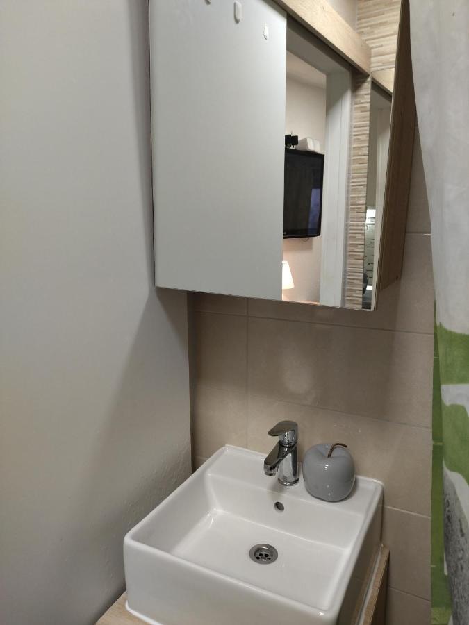 Tiny Studio In City Center Stone House Split Exterior photo