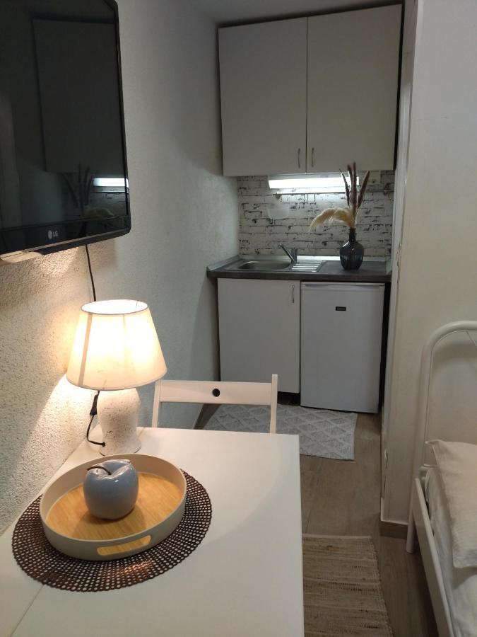 Tiny Studio In City Center Stone House Split Exterior photo