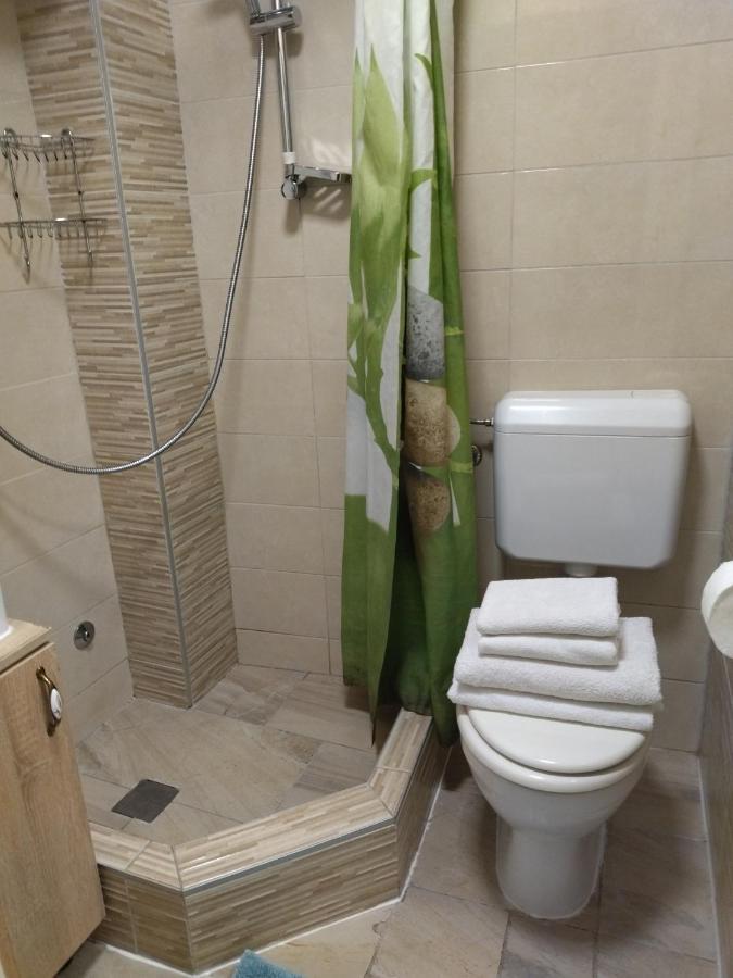 Tiny Studio In City Center Stone House Split Exterior photo