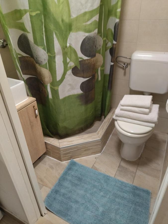 Tiny Studio In City Center Stone House Split Exterior photo